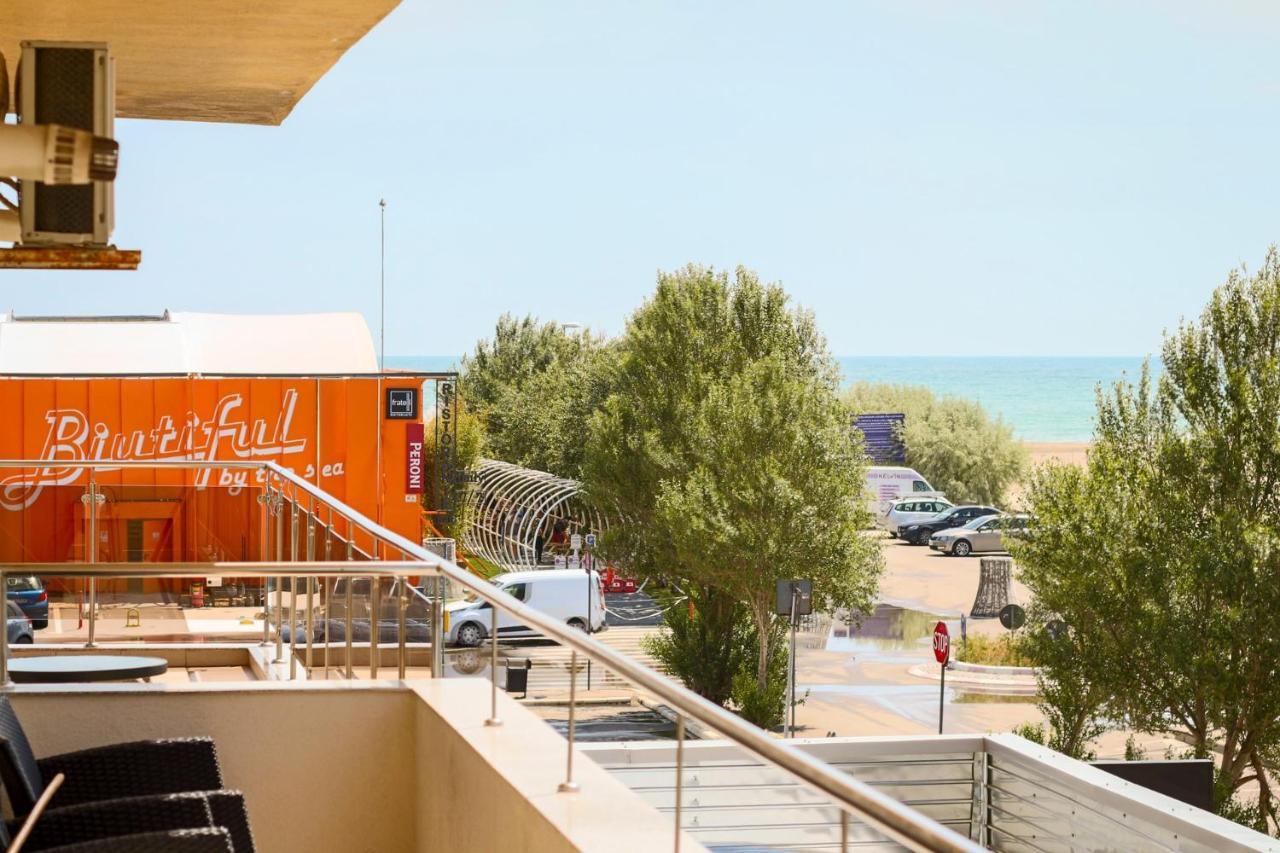 Fratelli Apartments Summerland Mamaia Exterior photo